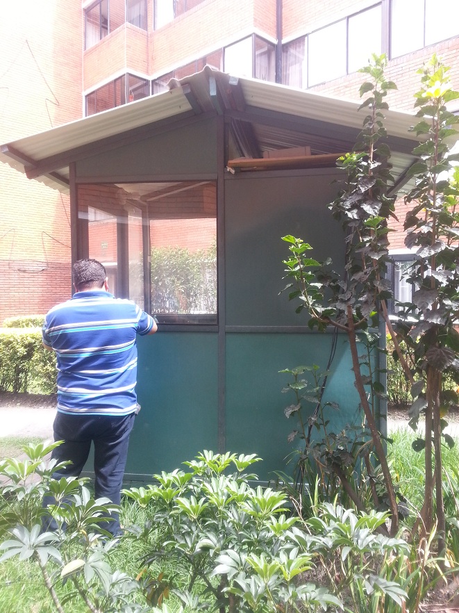 casetas metálicas para vigilancia portería celaduría 32 aéreas para trabajos de seguridad y guardia mezanines escaleras recias rejillas fábrica de tenderetes para atención distribución contenedores garitas