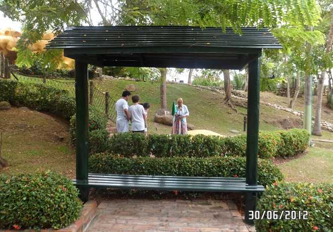 choza rancho de paja quincho de construcción moderna para esparcimiento 51 rancho bar con techo paja descanse de sus exploraciones en la selva bebiendo su cóctel favoritouna cerveza local una copa de vino