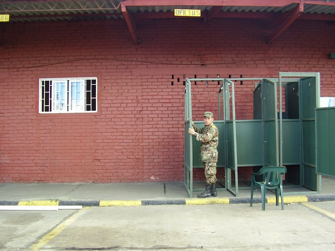 duchas múltiples de campamento militar móviles baños colectivos letrinas 41 organización al interior del recinto y la coordinación de los cooperantes planchas 100 láminas de asbesto para pared de servicios