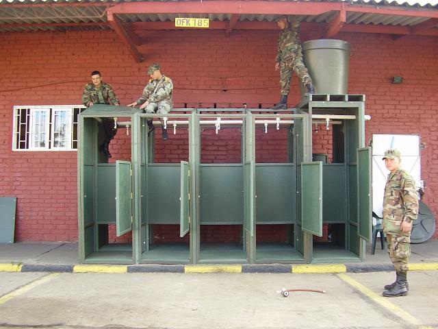 duchas múltiples de campamento militar móviles baños colectivos letrinas 44 refugios de altura balnearios y chorros en el fortín base cuerpo médico antiguo refugio táctico conocido como Colombia