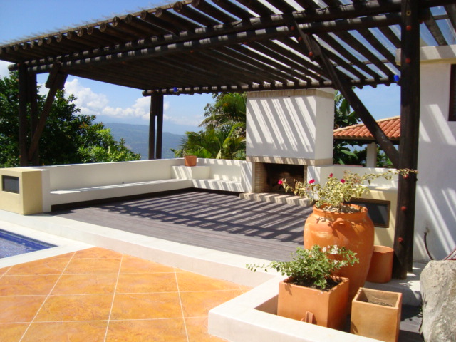 pergolas techos de sombra cubiertas capota cielorraso terrazas miradores 87 decks porches vigas madera revestidas pisos jardines teporada alternativa evitar el calor frio que transmite fachada exterior o interior