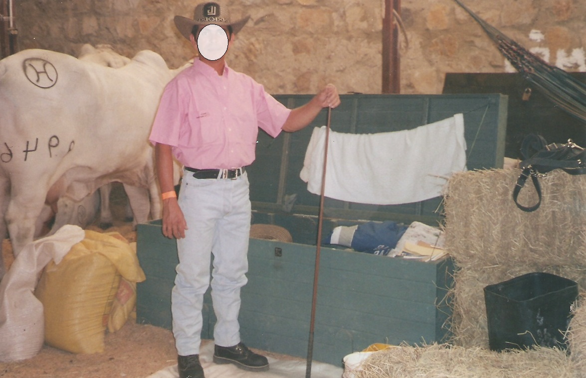 Baúl aperos 14 aperos del bales feria valija los recuerdos ganadera baúles implemento exposición implementos agrícolas ferias y exposiciones ferias agroindustrial baúles el recuerdo feria ganadera caja Maleta maderas aluminio metal acero fibra Corrales plásticos Maderplast los más fuertes, no es pudren, no se oxidan, no se rompen, no maltratan el ganado, corrales e instalaciones para ganadería tecnificadas, estabulación de ganados en corralejas ecológicas, las nuevas tecnologías de los nuevos materiales, para las faenas ganaderas, ganadería intensiva, ganaderías extensivas con infraestructuras para faenado de ganado, implementos agrícolas, elementos para la recolección transporte movilización del sector agropecuario, carros carrozas recolectores de cosechas carretas contrapuerta compuerta llavero de paso de ganado quiebra patas