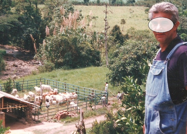 corral ganadero 20 instalaciones agro ganaderas establos con comedero para estabular ganado vacuno corrales accesorios engorde intensivo corral dimensiones y características corrales ganadero vacuno porcino corrales de negocios manejo ganado en corral redondo o picadero corraleja sistema estabulado en encierros de estabulación tecnificados Corrales plásticos Maderplast los más fuertes, no es pudren, apriscos de estabulación tecnificados, no se oxidan, no se rompen, no maltratan el ganado, corrales e instalaciones para ganadería tecnificadas, estabulación de ganados en corralejas ecológicas, las nuevas tecnologías de los nuevos materiales, para las faenas ganaderas, ganadería intensiva, ganaderías extensivas con infraestructuras para faenado de ganado, implementos agrícolas, elementos para la recolección transporte movilización del sector agropecuario, carros carrozas recolectores de cosechas carretas contrapuerta compuerta llavero de paso de ganado quiebra patas sistema estabulado en corrales de estabulación tecnificados