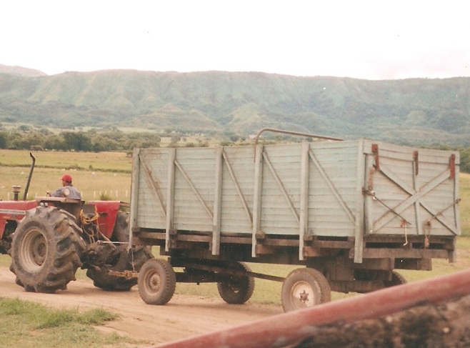 Remolque agrícola 11 cisternas plataformas porta contenedores galera esparcidores de estiércol arrastre esparcidor plataformas remolcador para transporte agrícola basculantes plataformas o caja Vagones volteo Corrales plásticos Maderplast los más fuertes, no es pudren, no se oxidan, no se rompen, no maltratan el ganado, corrales e instalaciones para ganadería tecnificadas, estabulación de ganados en corralejas ecológicas, las nuevas tecnologías de los nuevos materiales, para las faenas ganaderas, ganadería intensiva, ganaderías extensivas con infraestructuras para faenado de ganado, implementos agrícolas, elementos para la recolección transporte movilización de el sector agropecuario