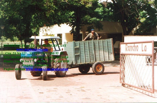 Remolque agrícola 20 cisternas plataformas porta contenedores galera esparcidores de estiércol remolque esparcidor plataformas remolcador para transporte campesino basculantes plataformas o caja Vagones volteo Corrales plásticos Maderplast los más fuertes, no es pudren, no se oxidan, no se rompen, no maltratan el ganado, corrales e instalaciones para ganadería tecnificadas, estabulación de ganados en corralejas ecológicas, las nuevas tecnologías de los nuevos materiales, para las faenas ganaderas, ganadería intensiva, ganaderías extensivas con infraestructuras para faenado de ganado, implementos agrícolas, elementos para la recolección transporte movilización del sector agropecuario, carros carrozas recolectores de cosechas carretas