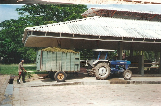 Remolques agropecuarios 25 cisternas plataformas porta contenedores galera esparcidores de excremento remolque esparcidor plataformas remolcador para transporte agropecuario basculantes plataformas o zorra vagones volteo Corrales plásticos Maderplast los más fuertes, no es pudren, no se oxidan, no se rompen, no maltratan el ganado, corrales e instalaciones para ganadería tecnificadas, estabulación de ganados en corralejas ecológicas, las nuevas tecnologías de los nuevos materiales, para las faenas ganaderas, ganadería intensiva, ganaderías extensivas con infraestructuras para faenado de ganado, implementos agrícolas, elementos para la recolección transporte movilización del sector agropecuario, carros carrozas recolectores de cosechas carretas
